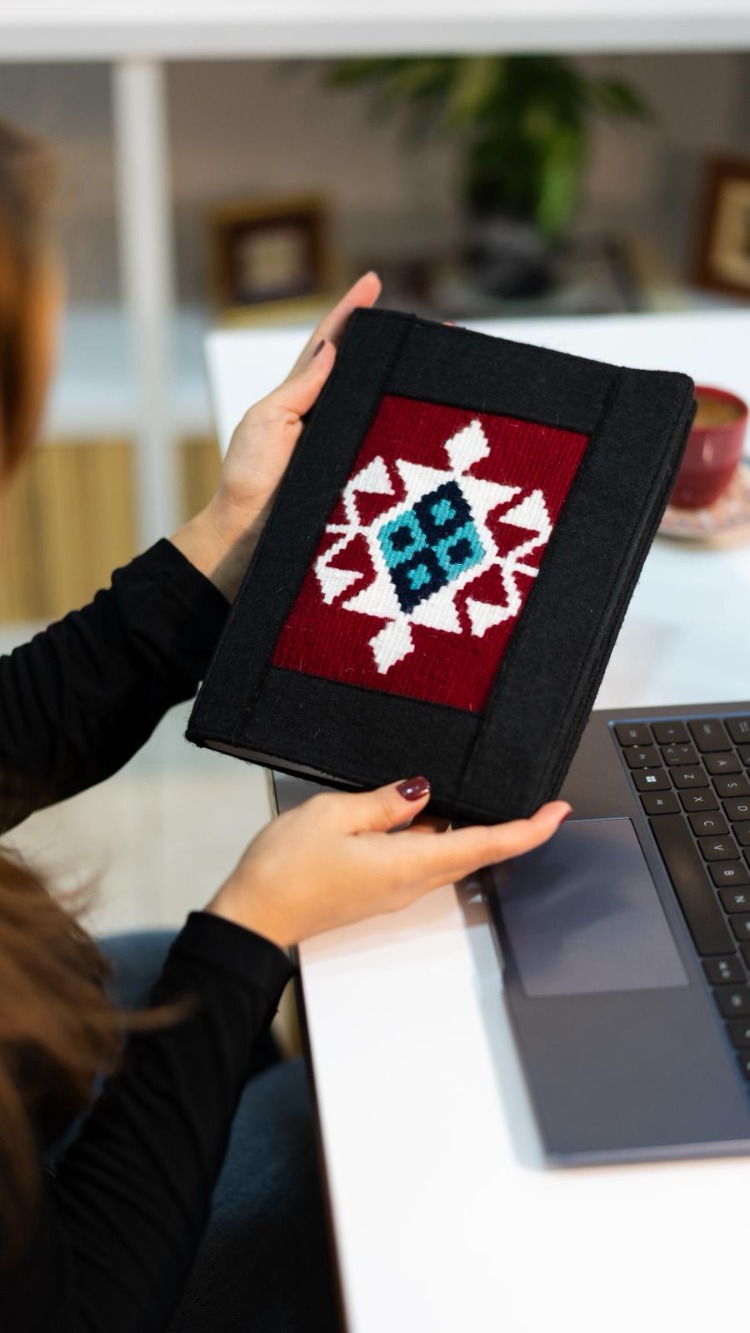 Hevçeker Motifli El Dokuması Kitap – Defter – Ajanda Kılıfı (Bordo)
