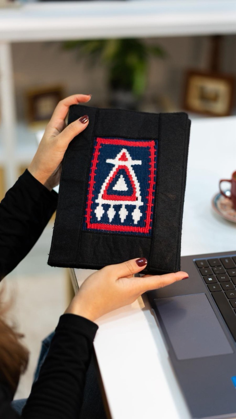 Muska Motifli El Dokuması Kitap – Defter – Ajanda Kılıfı (Lacivert)