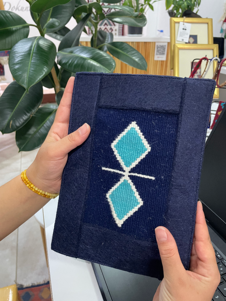 Kurt Gözü Motifli El Dokuması Lacivert Zemin Kitap – Defter – Ajanda Kılıfı