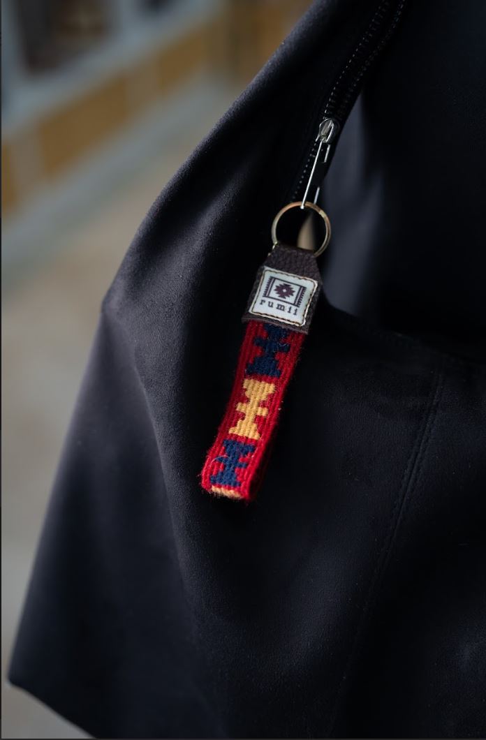 Kelebek Motifli El Dokuması Kilim Anahtarlık – Bordo