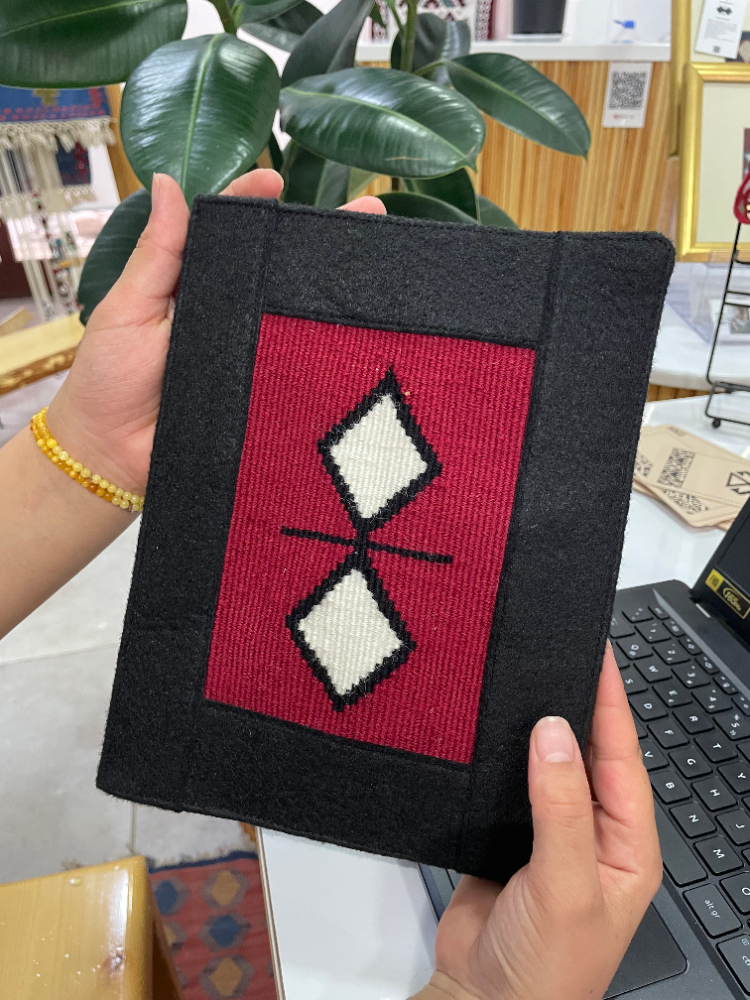 Kurt Gözü Motifli El Dokuması Bordo Zemin Kitap – Defter – Ajanda Kılıfı