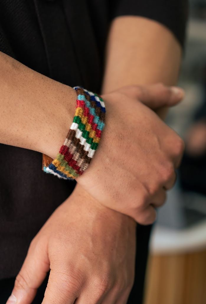 Su Yolu Bordür Motifli El Dokuması Kilim Bileklik – Çok Renkli