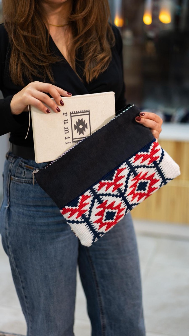 Hanımeli Koleksiyonu – Yıldız Motifli El Dokuması Clutch Çanta