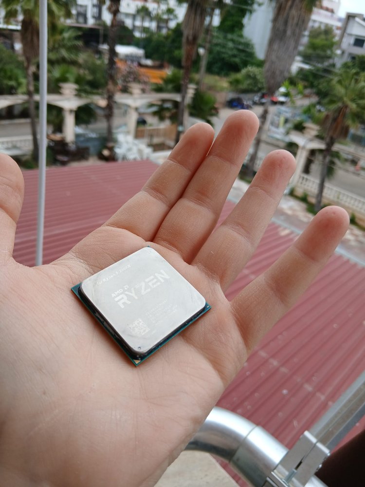 AMD RYZEN 5 2600X