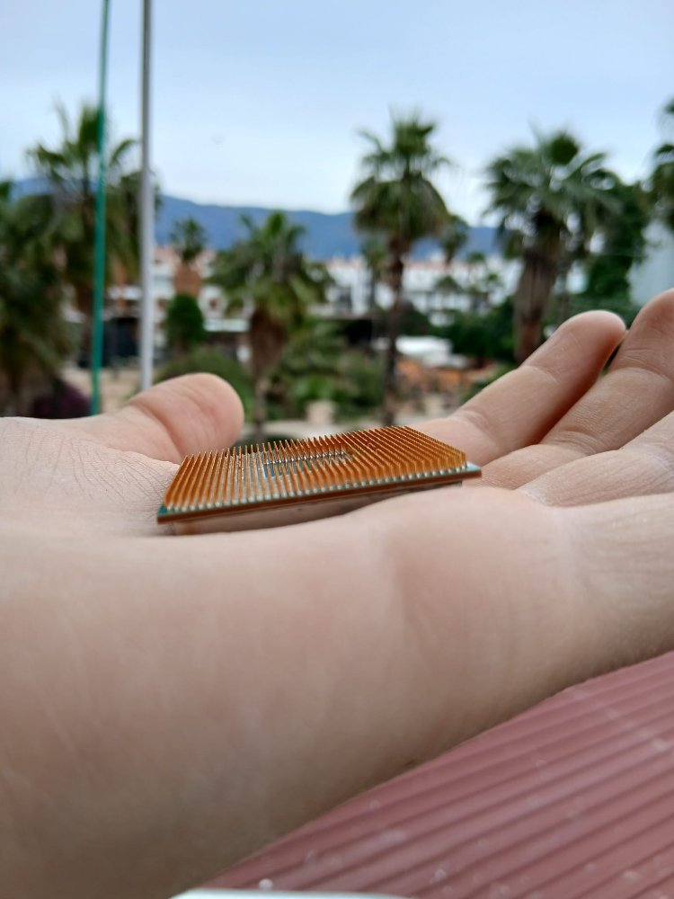 AMD RYZEN 5 2600X