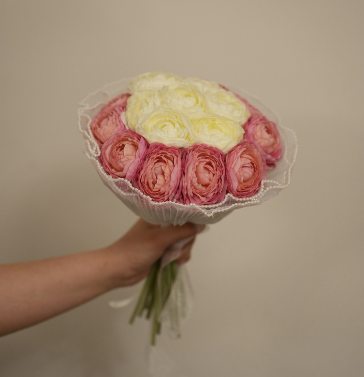 Toz Pembe & Beyaz Marka El Buketi – Premium Yapay Çiçeklerden