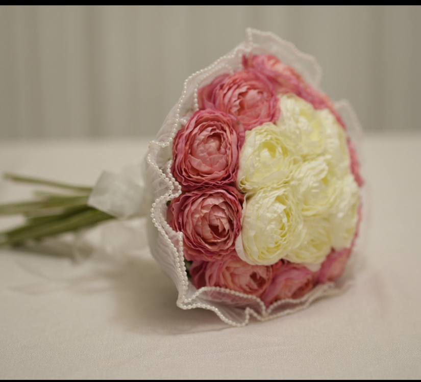 Toz Pembe & Beyaz Marka El Buketi – Premium Yapay Çiçeklerden