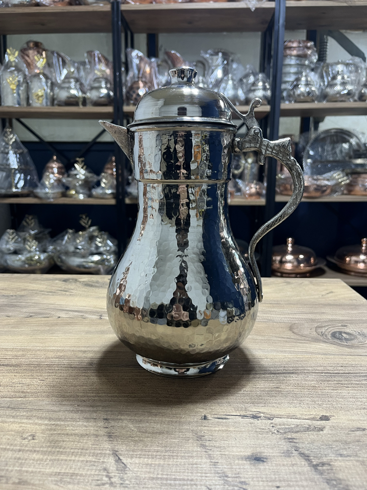 Kapaklı Dövme Bakır  Sürahi 