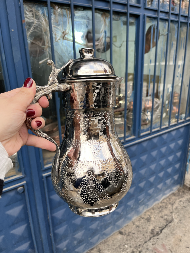 Üzüm Desenli Kapaklı Bakır Sürahi