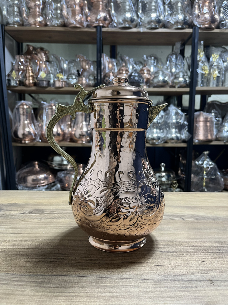 Sarmaşık Desenli Kapaklı Bakır Sürahi 