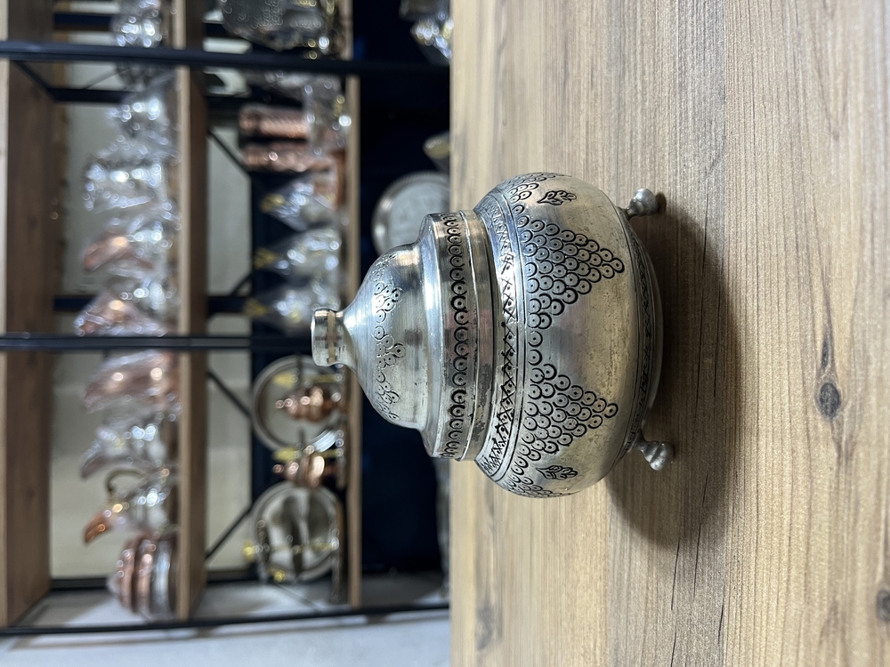 Üzüm Desenli Eskitme Bakır Şekerlik