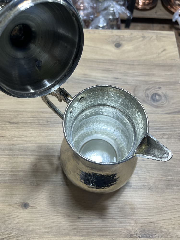 Kapaklı Dövme Bakır  Sürahi 