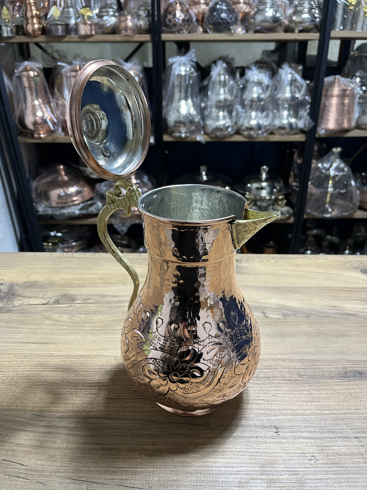 Sarmaşık Desenli Kapaklı Bakır Sürahi 