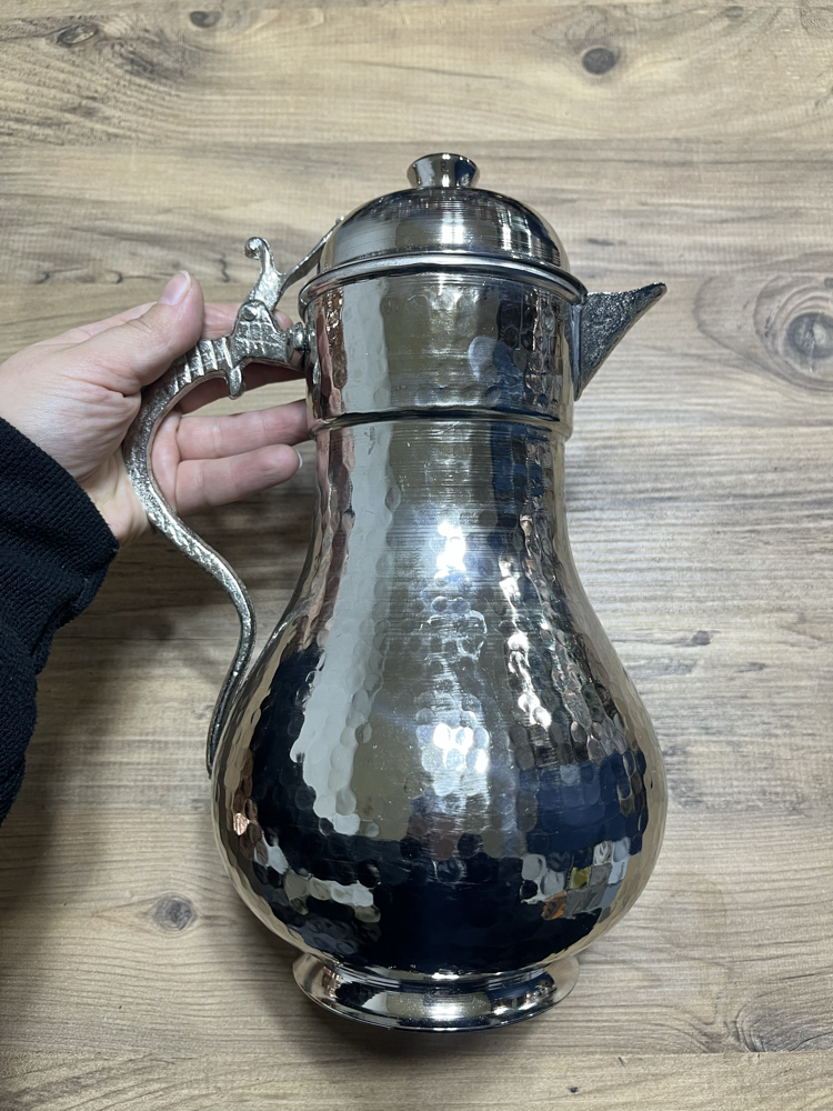 Kapaklı Dövme Bakır  Sürahi 