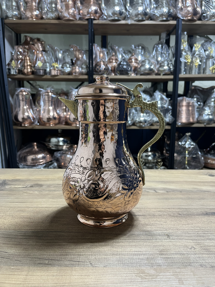 Sarmaşık Desenli Kapaklı Bakır Sürahi 