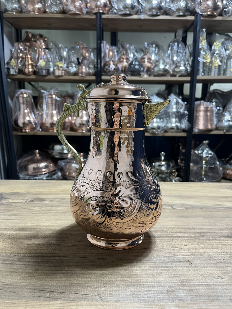 Sarmaşık Desenli Kapaklı Bakır Sürahi 