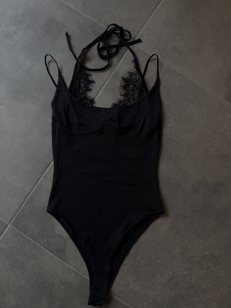 Dantel detay siyah bodysuit