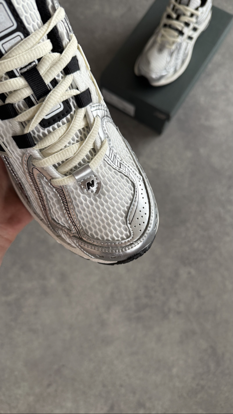New Balance 1906r “Silver Black”