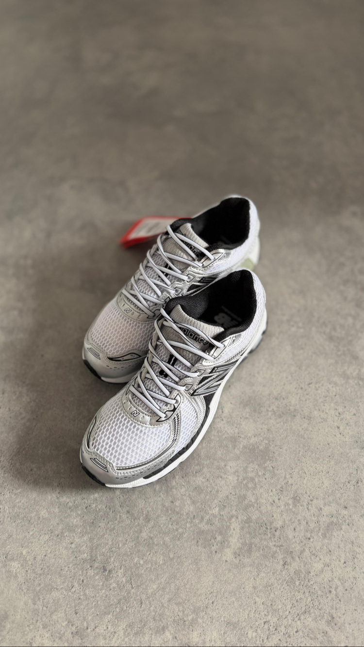 New Balance 860v2 Black White Silver