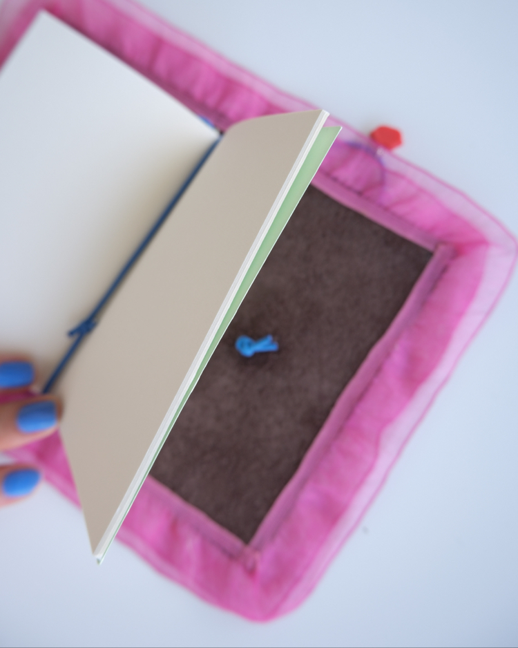 Kiss Kiss Balerin • (A6 Bifold)