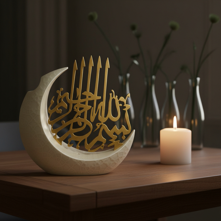 Hilal Biblo Altın renkli hat sanatı