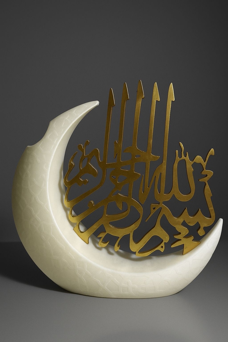 Hilal Biblo Altın renkli hat sanatı