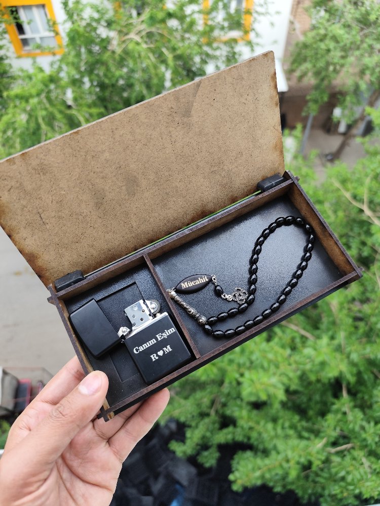 Zippo çakmak ve tesbih seti