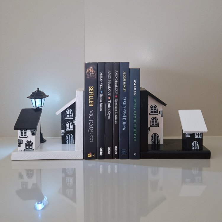 BJK kitap tutucu