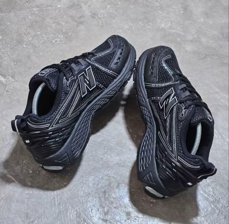 Nb All black