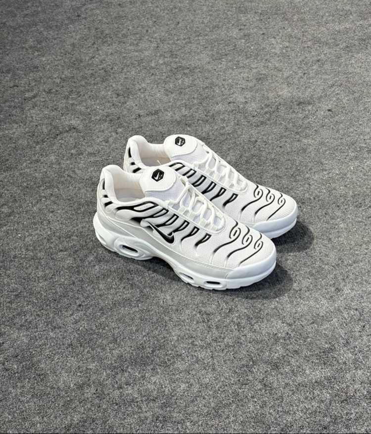 Tn white and black
