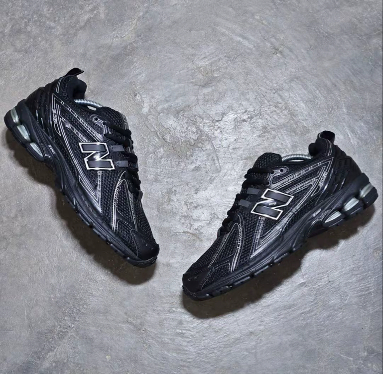 Nb All black