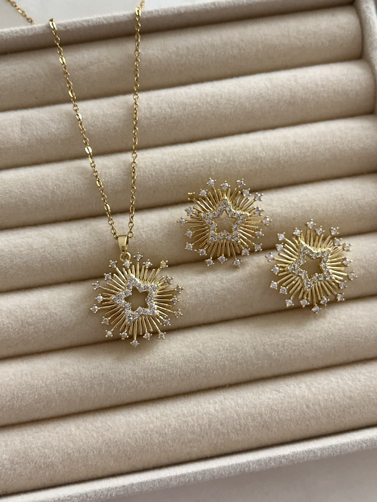 Gold Yıldız Küpe