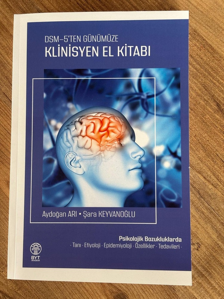 DSM-5'TEN GÜNÜMÜZE KLİNİSYEN EL KİTABI Amerikan Kapak 