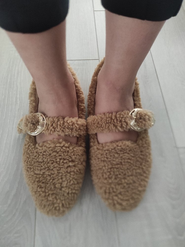 peluş tokalı babet 