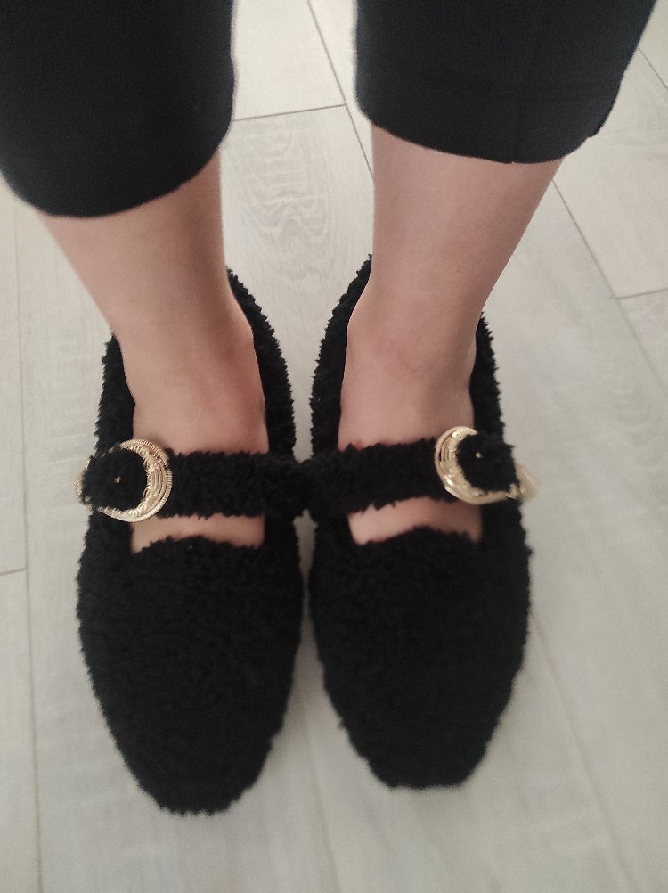 peluş tokalı babet 