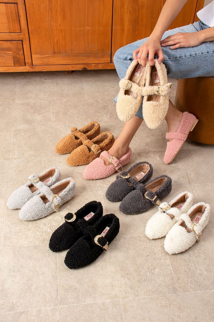 peluş tokalı babet 