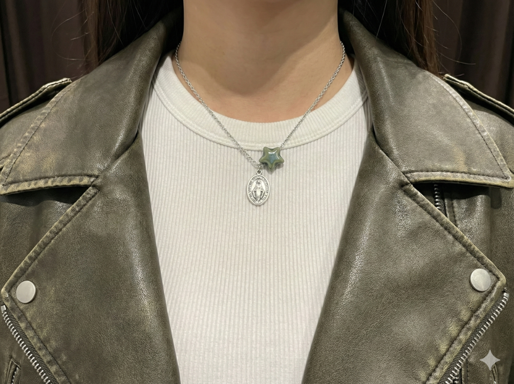 Yıldız Charm Madalyon Kolye