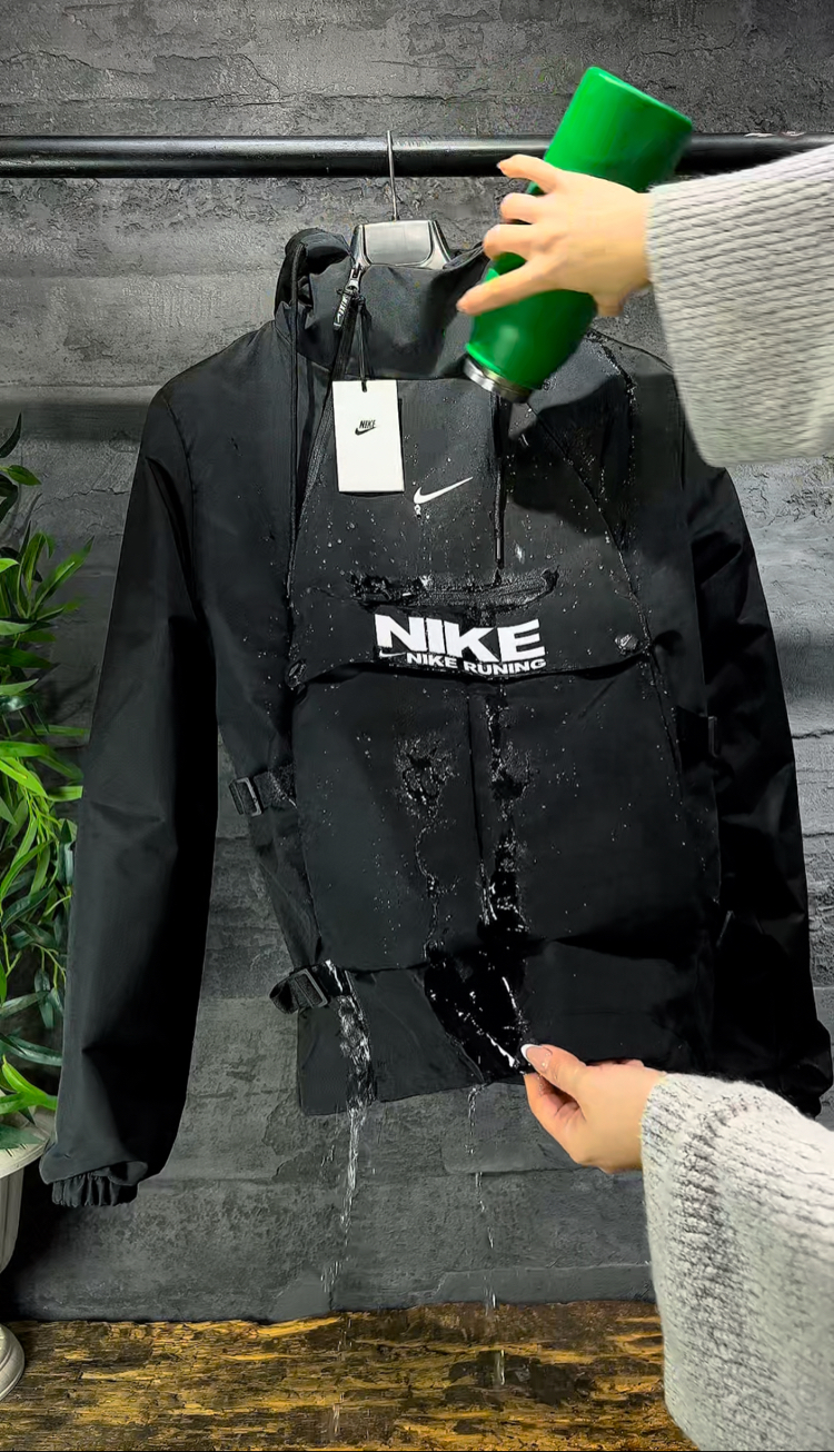 Nike kanguru cepli yağmurluk ( su geçirmez ) 