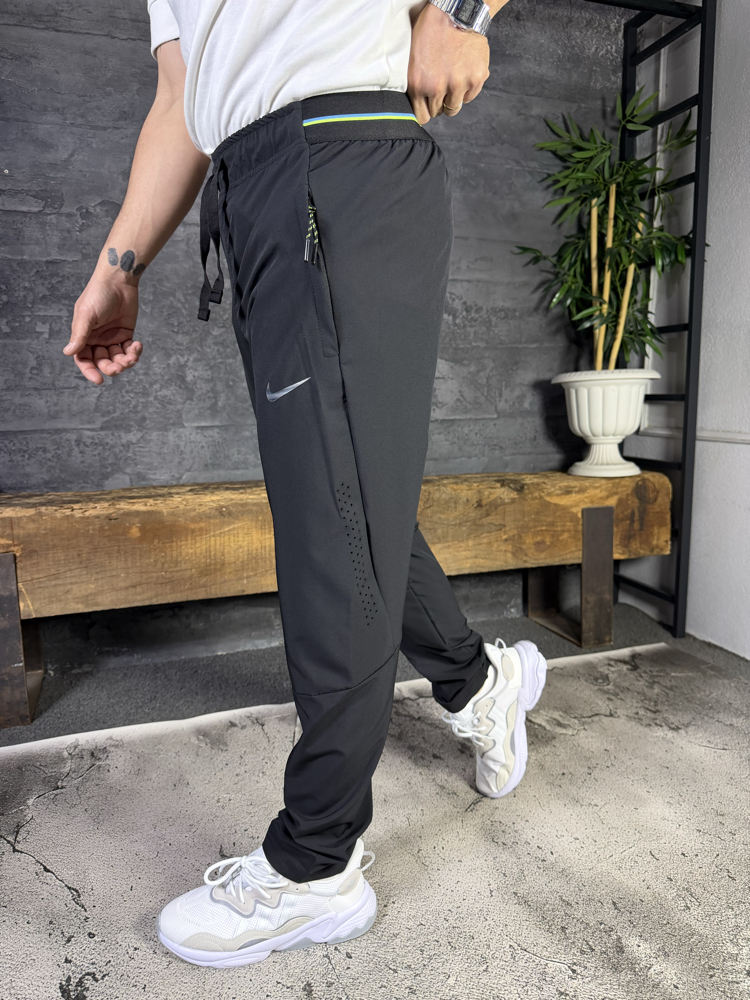Nike Division Holo Logo Eşofman Altı Siyah 