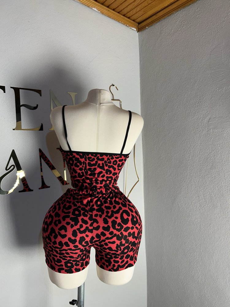 1082 kırmızı leopar şort takım 