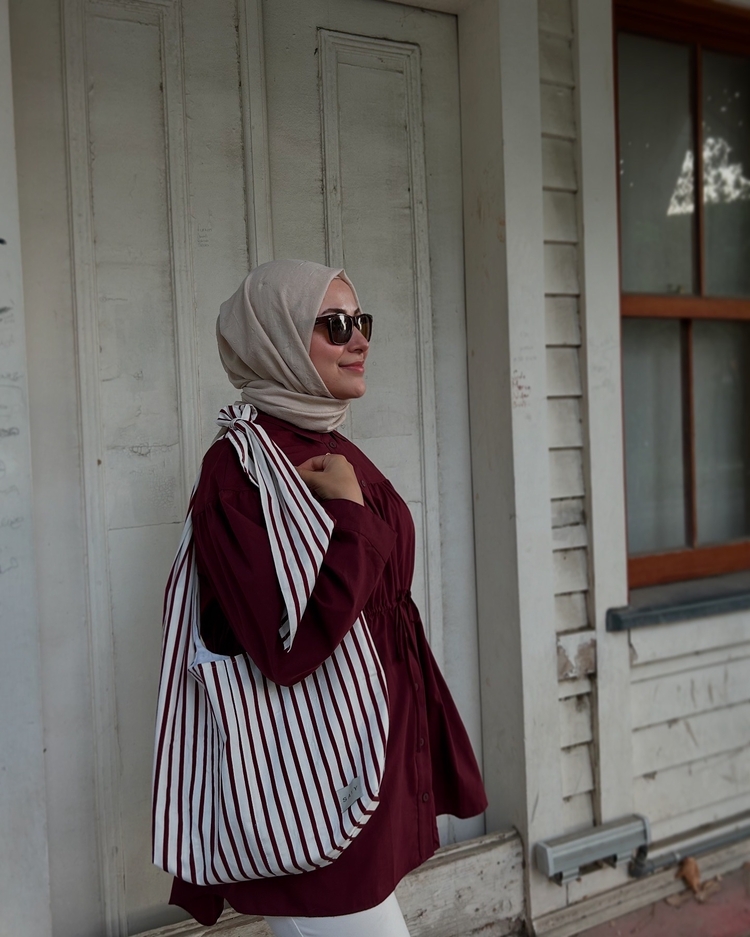 BORDO FİYONK DETAYLI ÇANTA