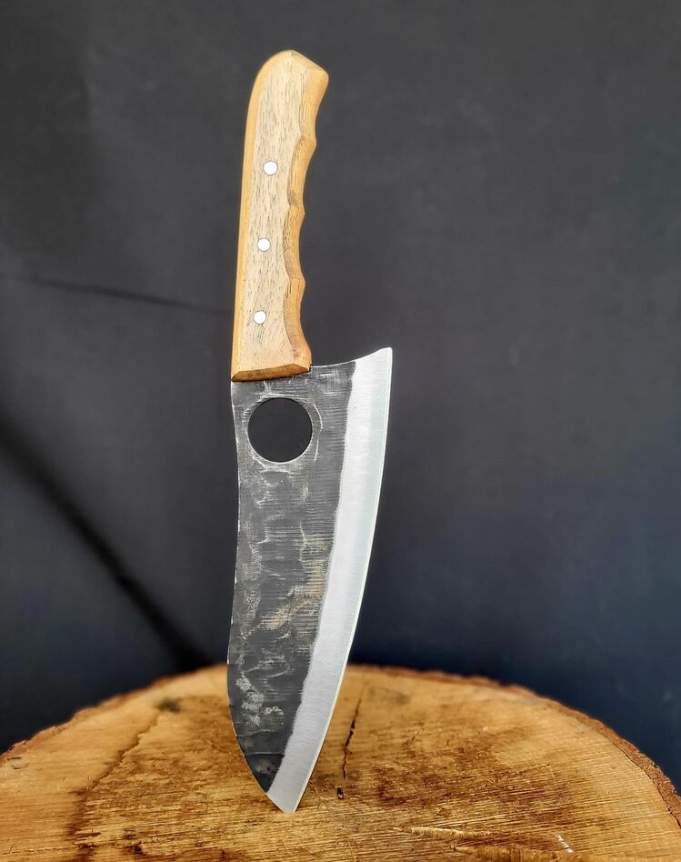 B001
