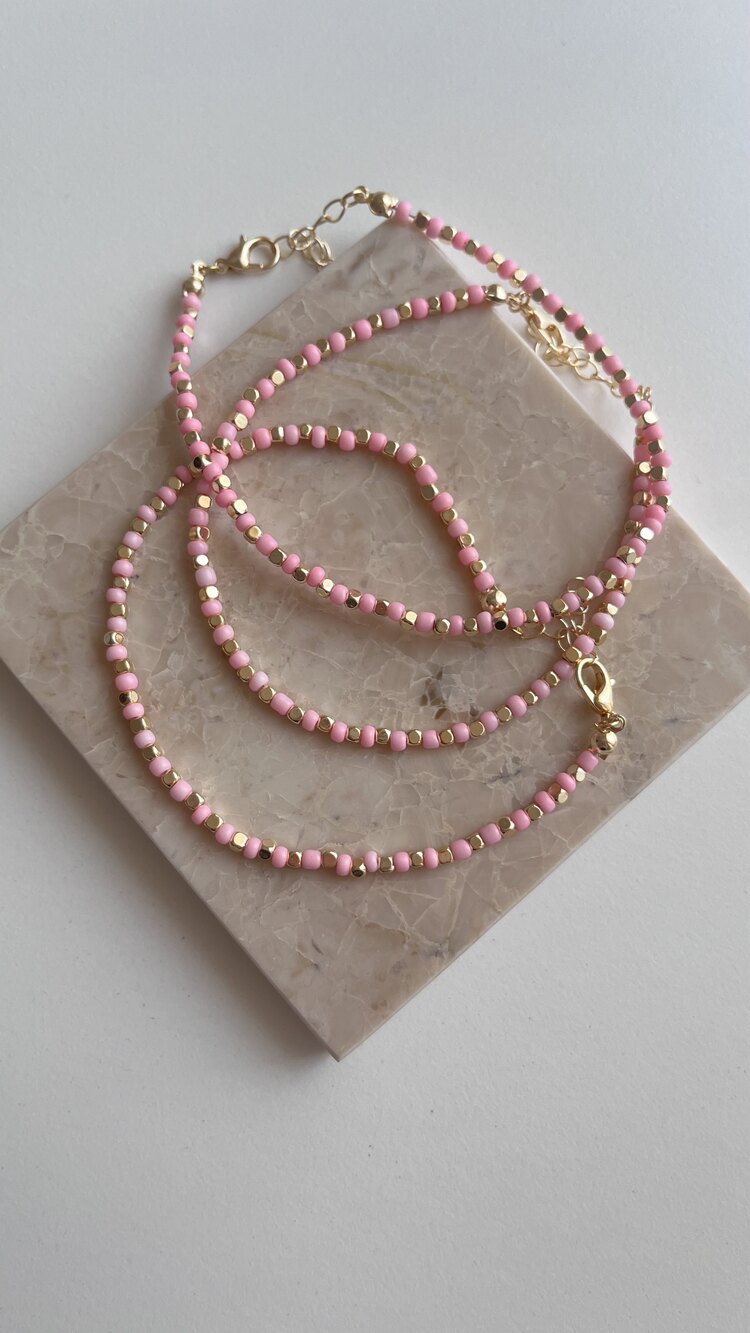 Pembe Boncuk Halhal