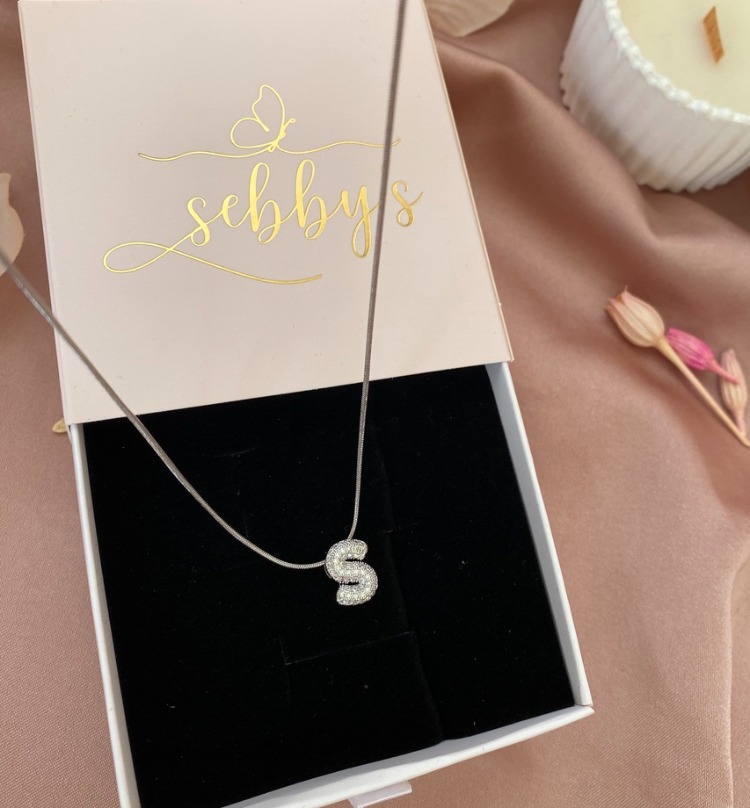 silver taşlı harf kolye | çelik