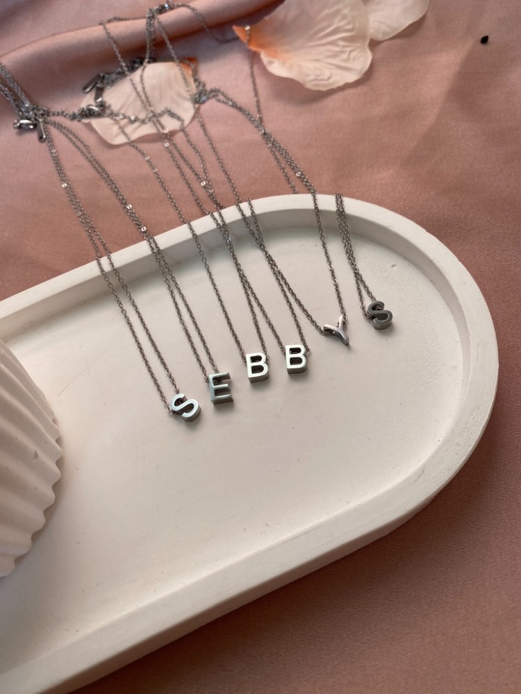 silver mini harf kolye | çelik