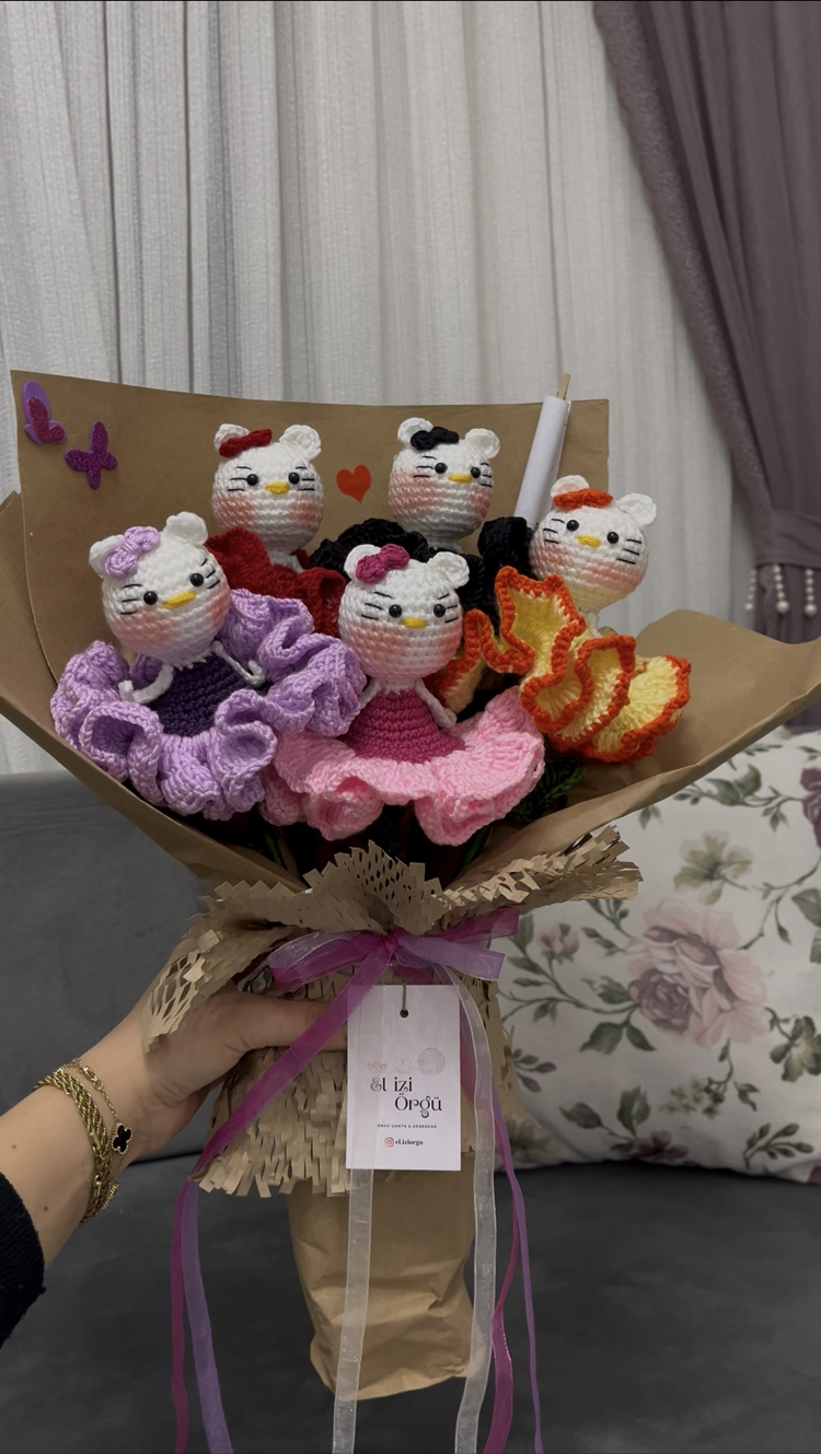 Hello Kitty Karanfil Buketi