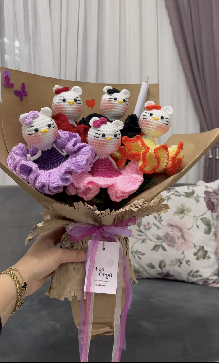 Hello Kitty Karanfil Buketi