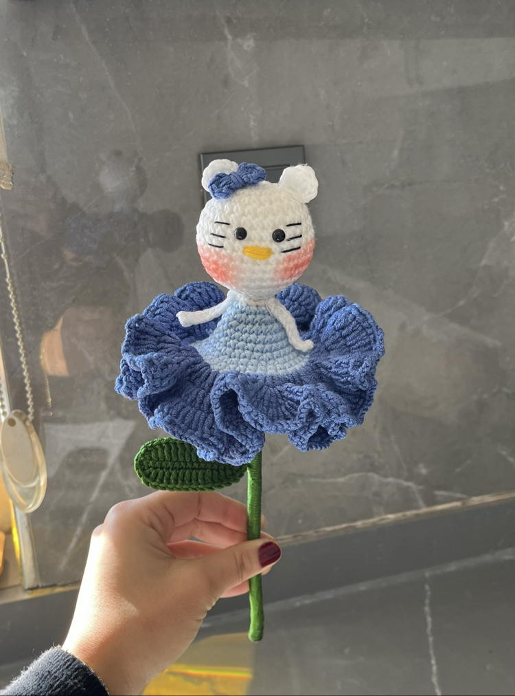 Hello kitty karanfil