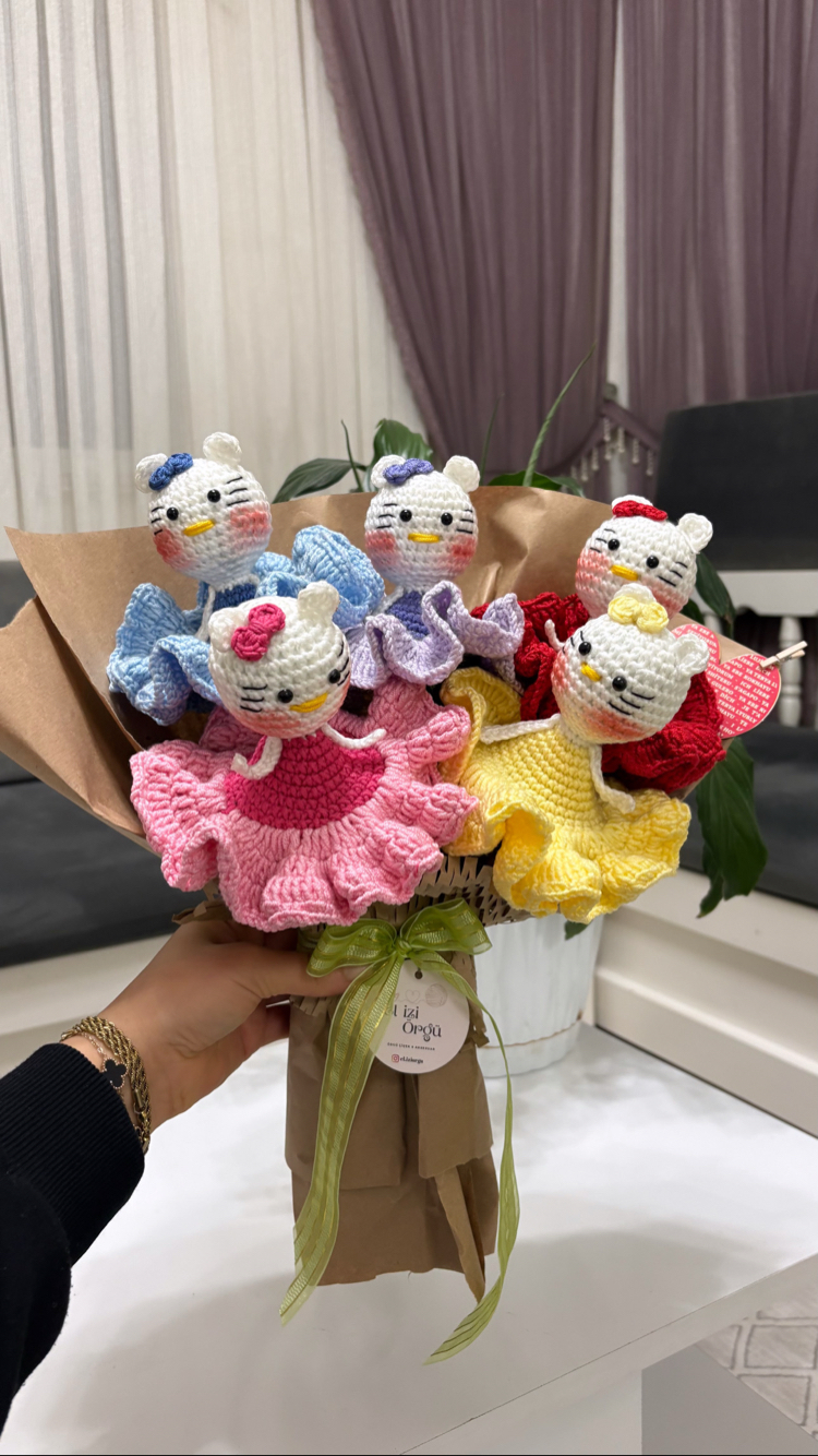 Hello Kitty Karanfil Buketi