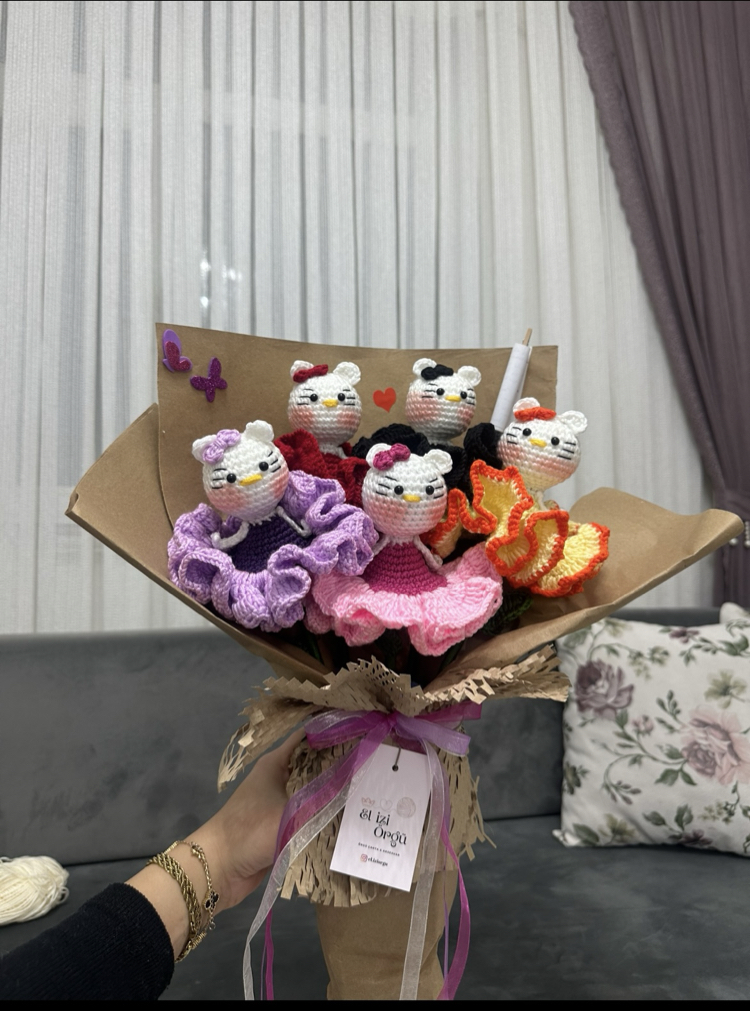 Hello Kitty Karanfil Buketi